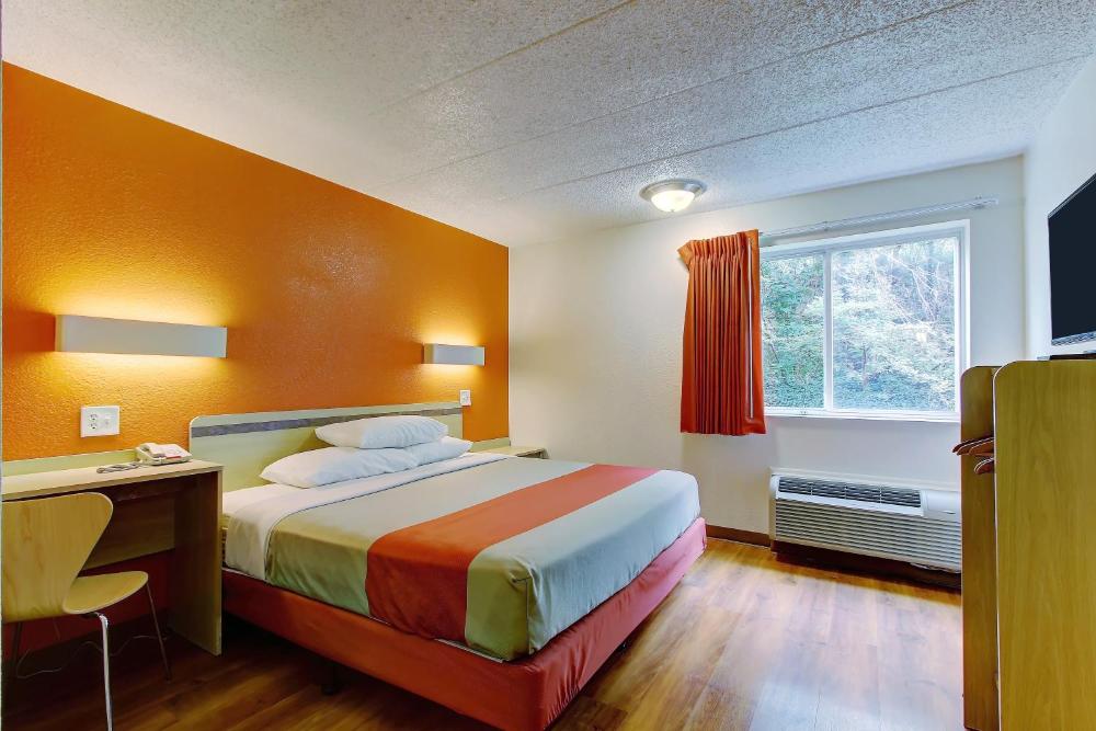 Deluxe King Room - Smoking interior